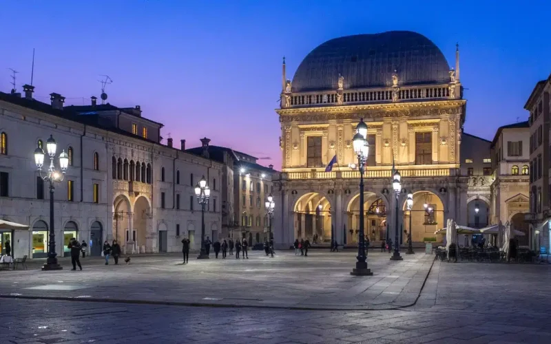 piazza-loggia-brescia-6-2048x829